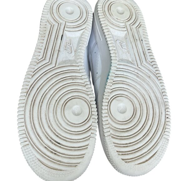 Nike Men's Air Force 1 Low '07 Triple White 2021 Sneaker CW2288-111 Size 7.5 - Picture 3 of 3